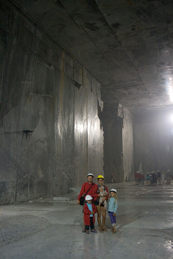 Carrara marmuro karjerai uoloje